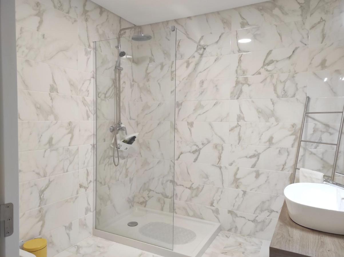 Hall 92 Quartos Com Wc Em Moradia Com Piscina A-Das-Lebres لوريس المظهر الخارجي الصورة