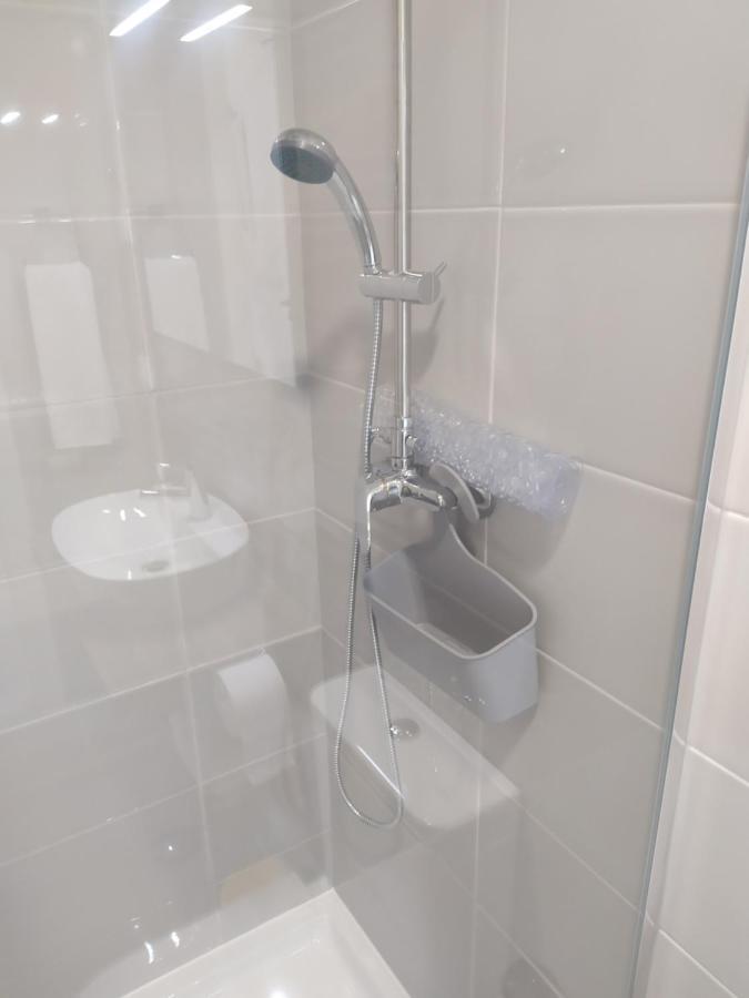 Hall 92 Quartos Com Wc Em Moradia Com Piscina A-Das-Lebres لوريس المظهر الخارجي الصورة