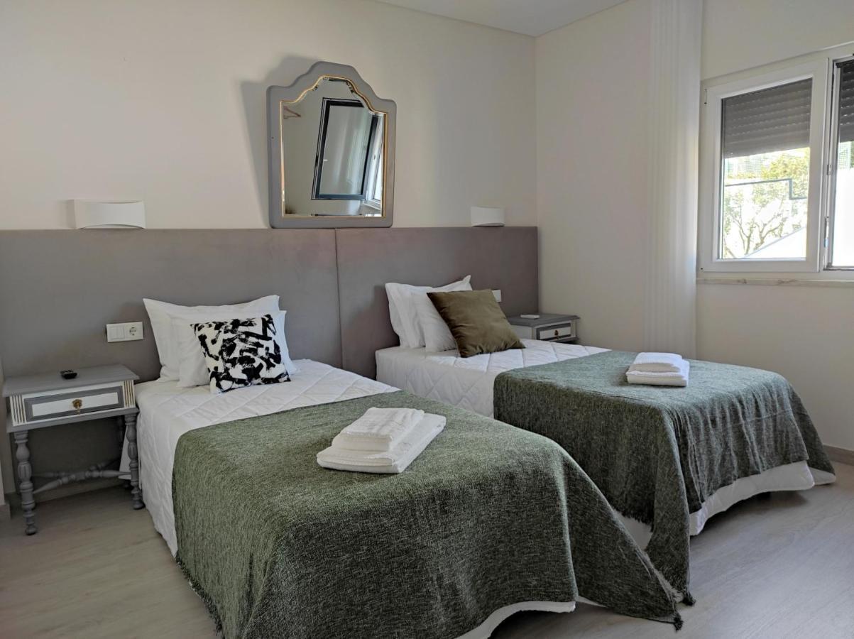 Hall 92 Quartos Com Wc Em Moradia Com Piscina A-Das-Lebres لوريس المظهر الخارجي الصورة