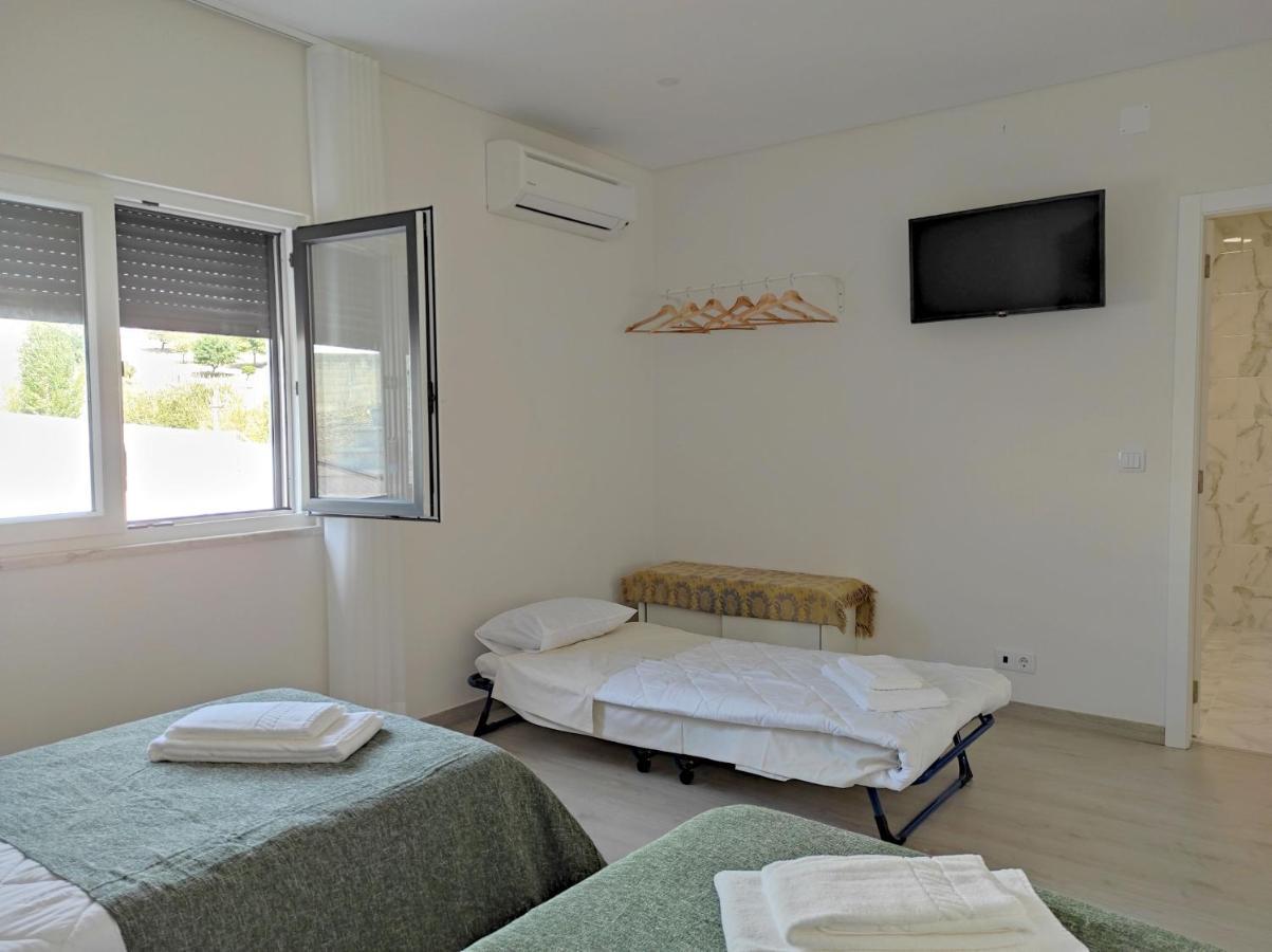Hall 92 Quartos Com Wc Em Moradia Com Piscina A-Das-Lebres لوريس المظهر الخارجي الصورة