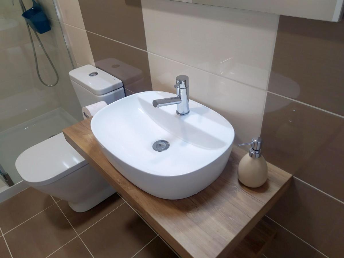 Hall 92 Quartos Com Wc Em Moradia Com Piscina A-Das-Lebres لوريس المظهر الخارجي الصورة