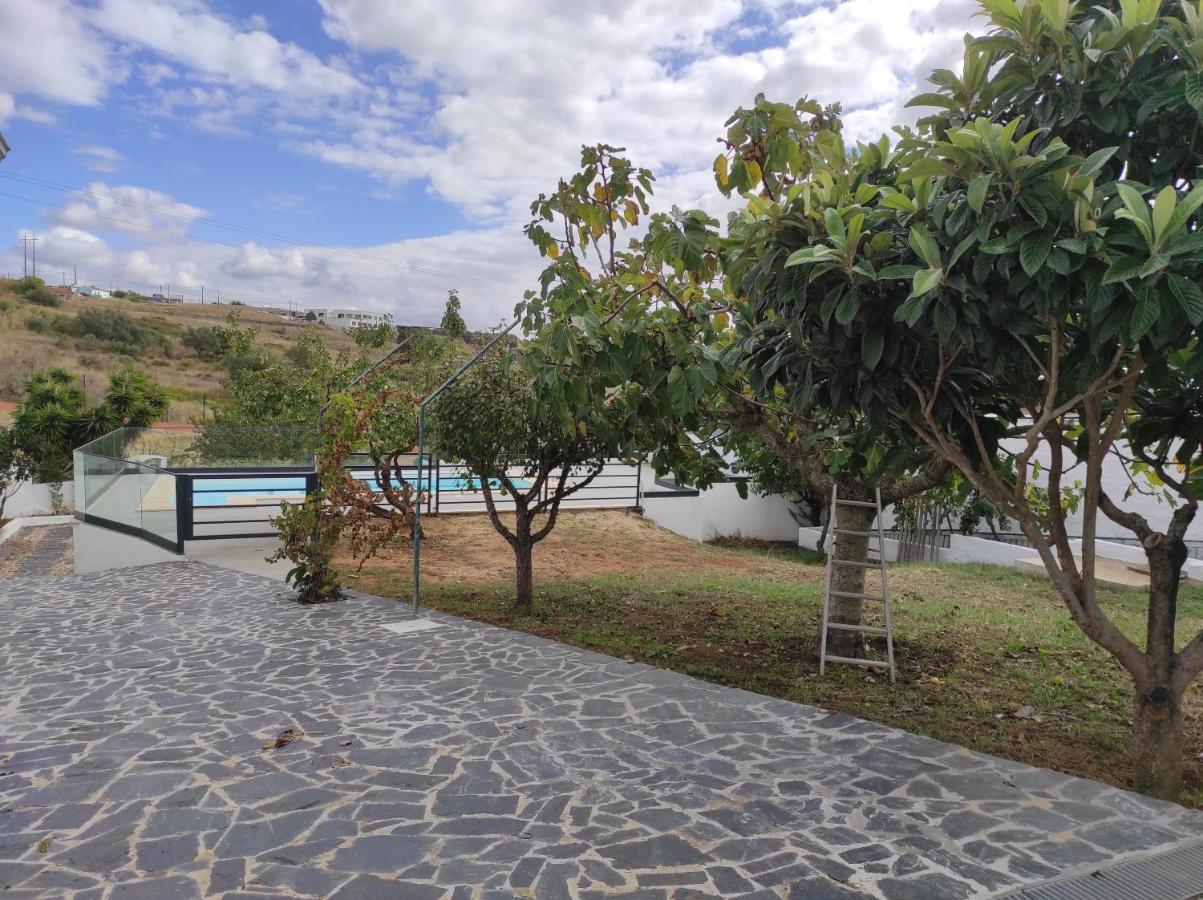Hall 92 Quartos Com Wc Em Moradia Com Piscina A-Das-Lebres لوريس المظهر الخارجي الصورة