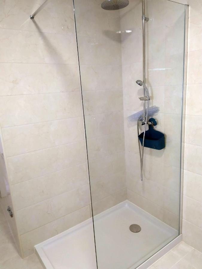 Hall 92 Quartos Com Wc Em Moradia Com Piscina A-Das-Lebres لوريس المظهر الخارجي الصورة