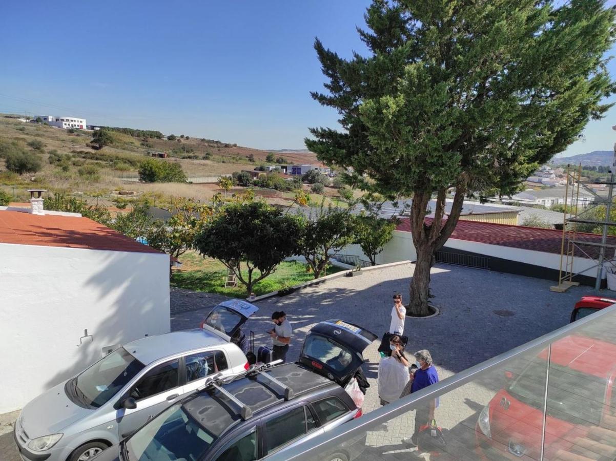 Hall 92 Quartos Com Wc Em Moradia Com Piscina A-Das-Lebres لوريس المظهر الخارجي الصورة