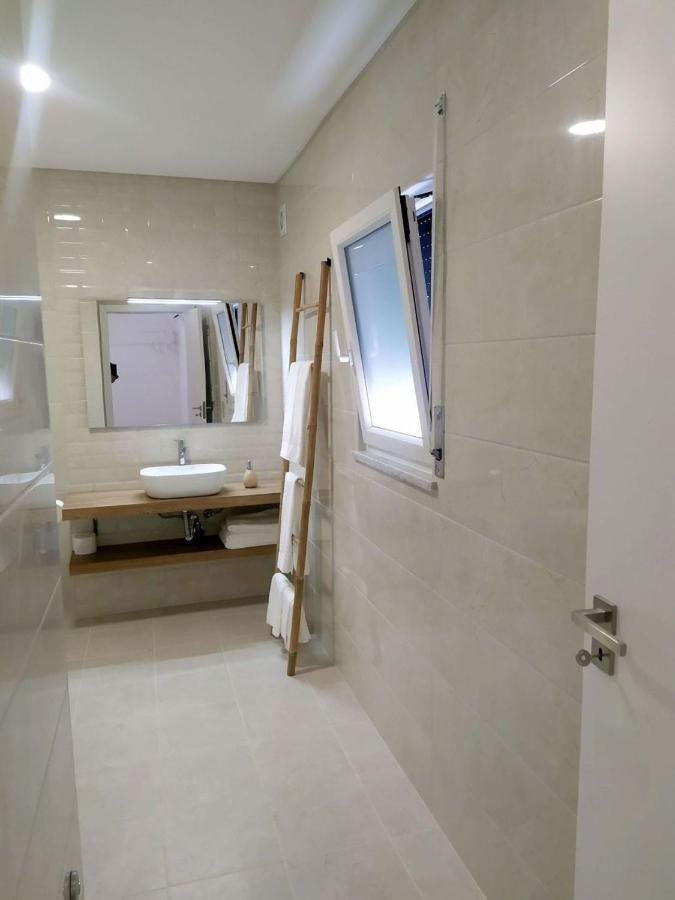 Hall 92 Quartos Com Wc Em Moradia Com Piscina A-Das-Lebres لوريس المظهر الخارجي الصورة