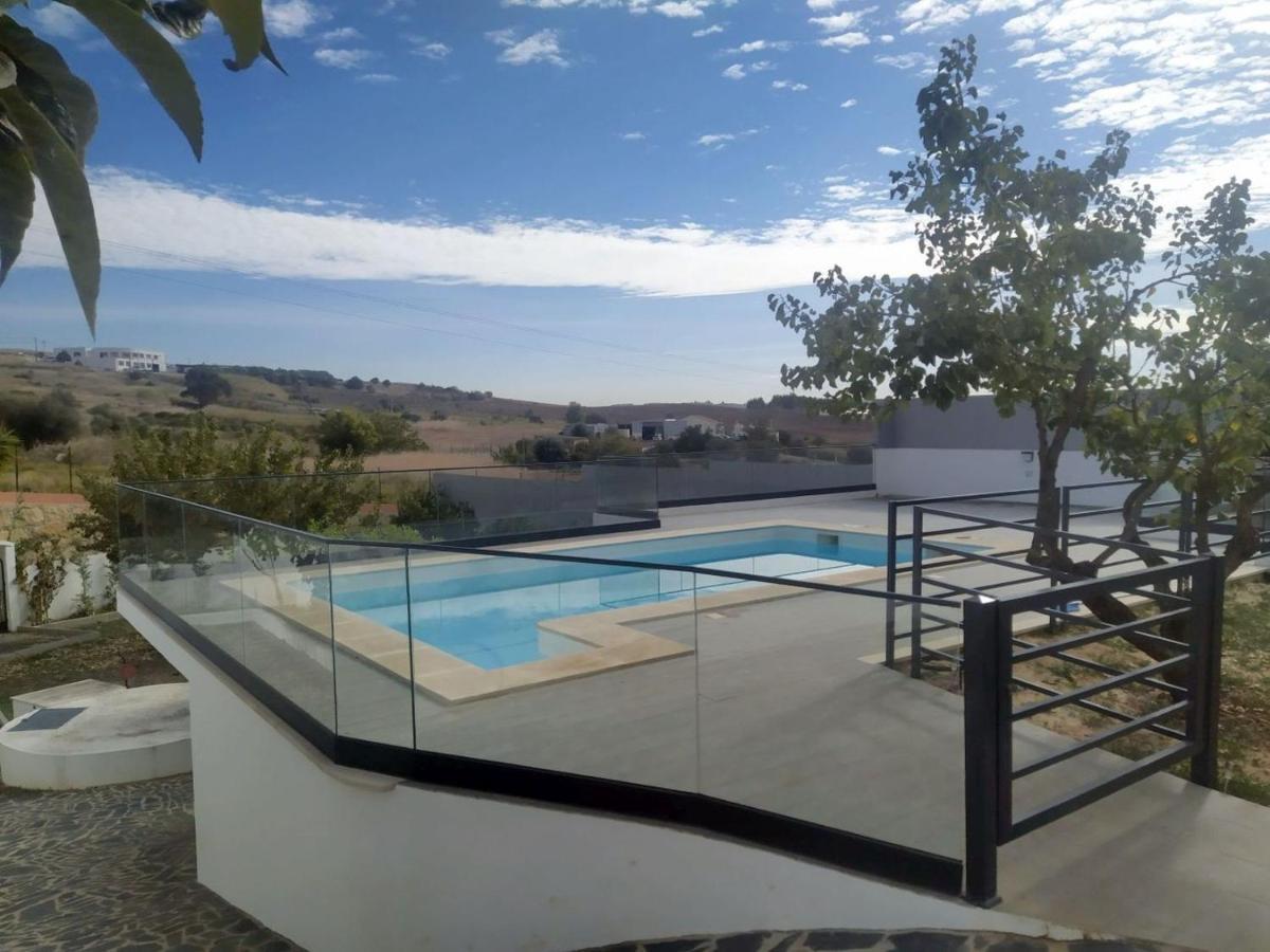 Hall 92 Quartos Com Wc Em Moradia Com Piscina A-Das-Lebres لوريس المظهر الخارجي الصورة