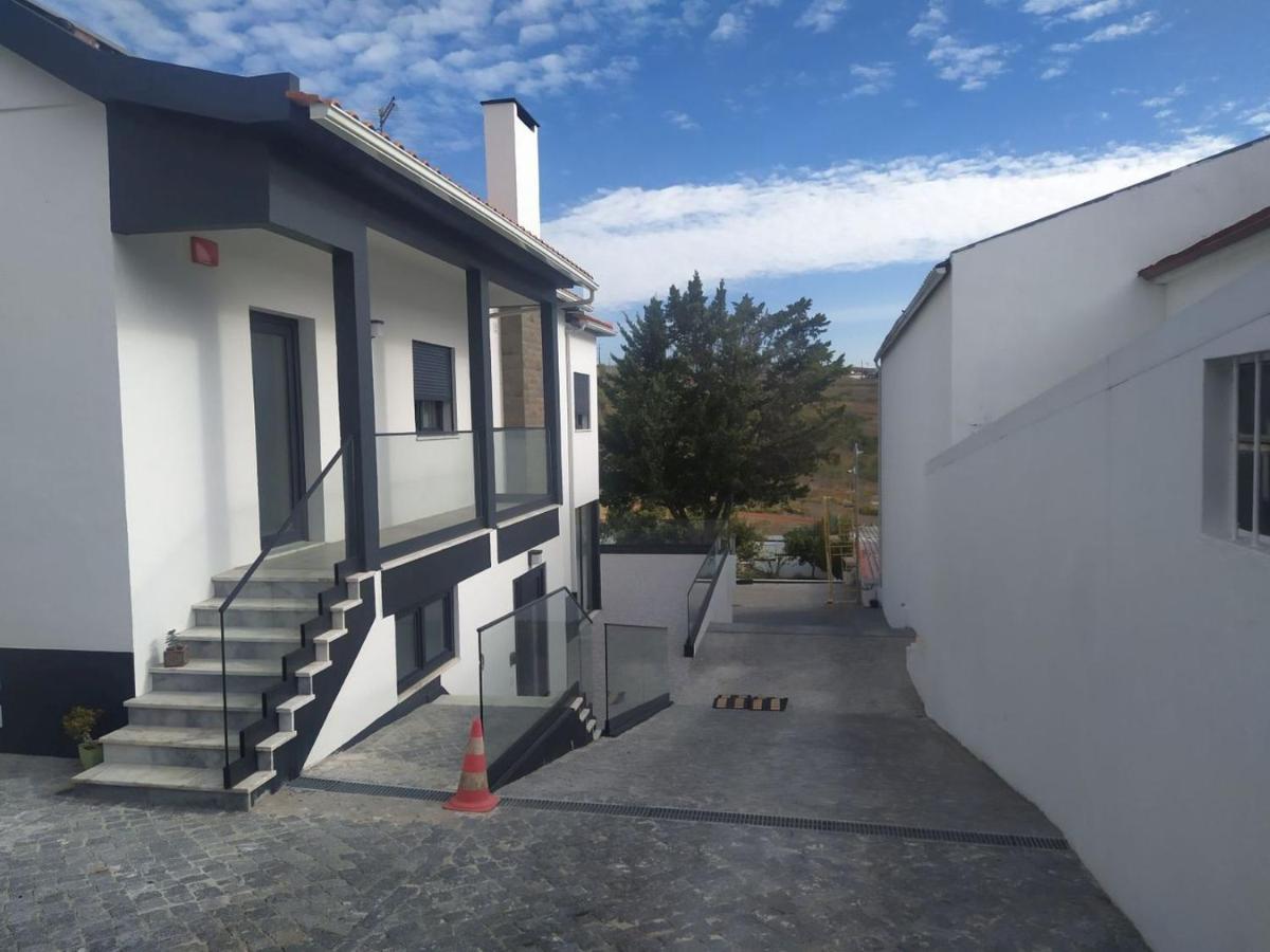 Hall 92 Quartos Com Wc Em Moradia Com Piscina A-Das-Lebres لوريس المظهر الخارجي الصورة