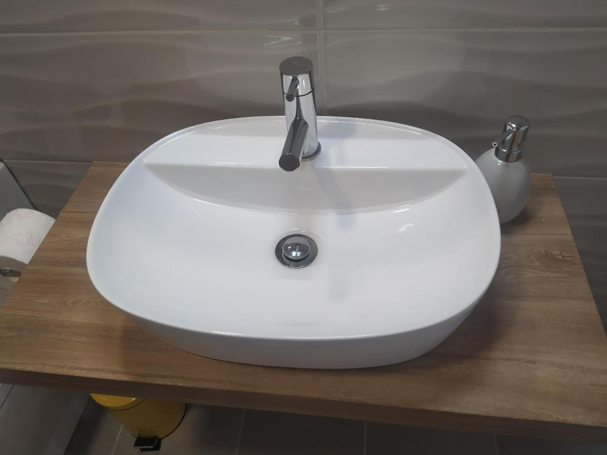 Hall 92 Quartos Com Wc Em Moradia Com Piscina A-Das-Lebres لوريس المظهر الخارجي الصورة