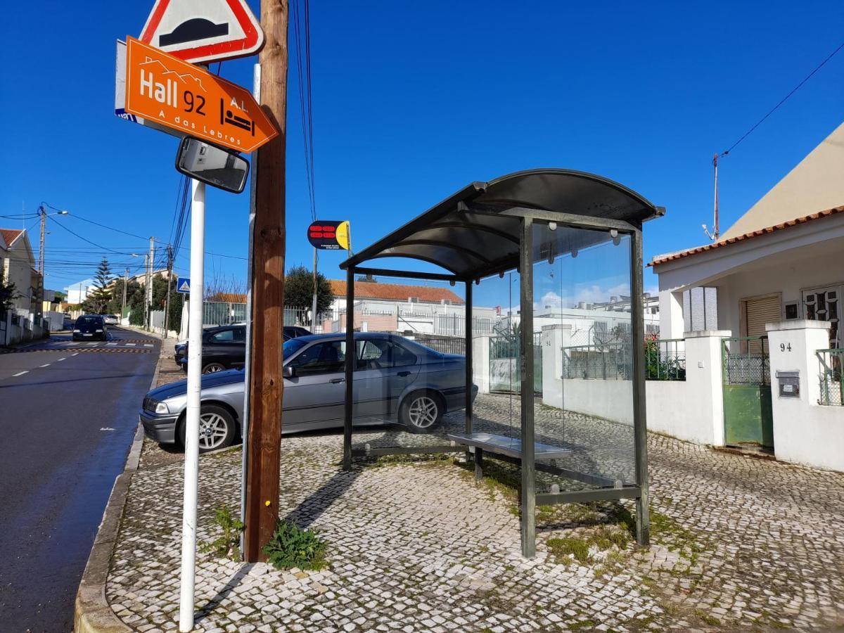 Hall 92 Quartos Com Wc Em Moradia Com Piscina A-Das-Lebres لوريس المظهر الخارجي الصورة
