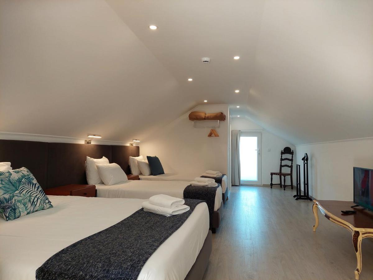 Hall 92 Quartos Com Wc Em Moradia Com Piscina A-Das-Lebres لوريس الغرفة الصورة