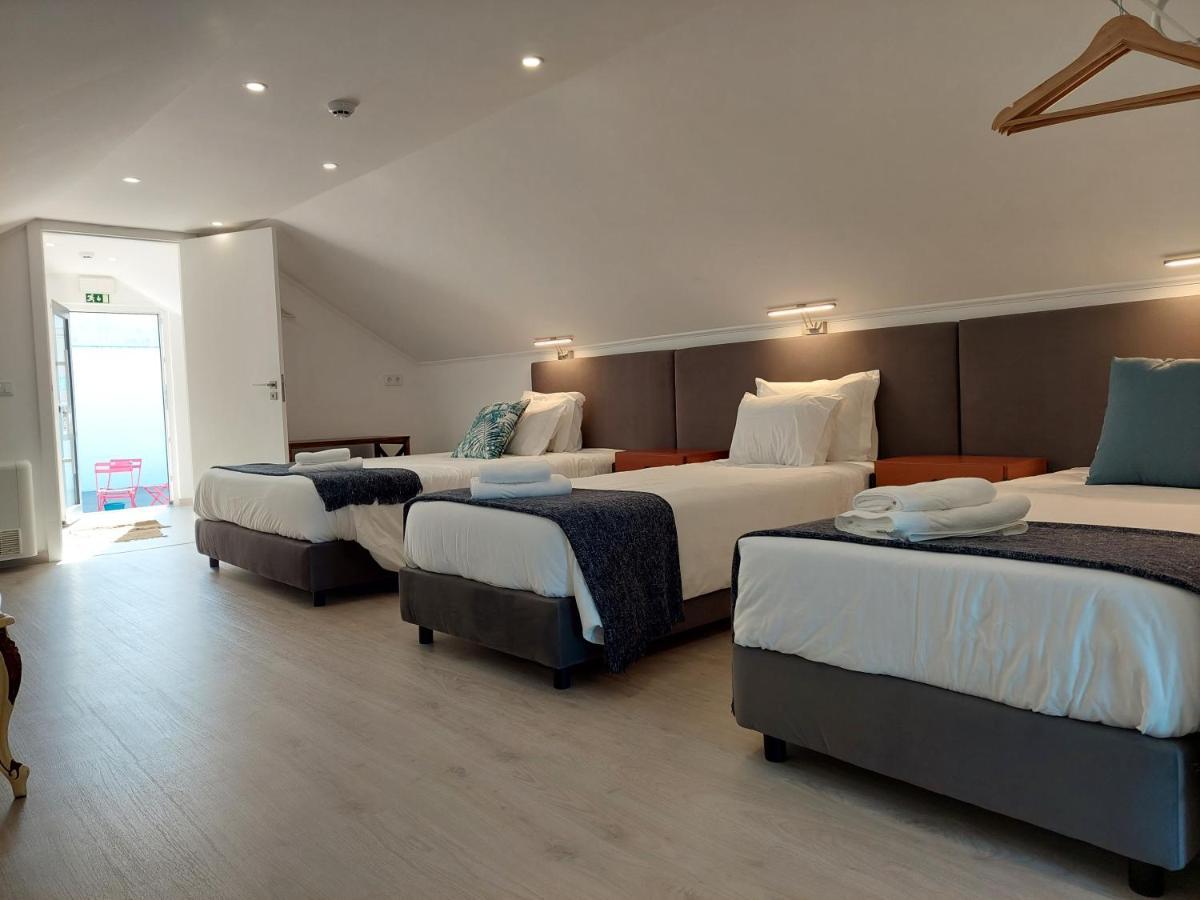 Hall 92 Quartos Com Wc Em Moradia Com Piscina A-Das-Lebres لوريس الغرفة الصورة