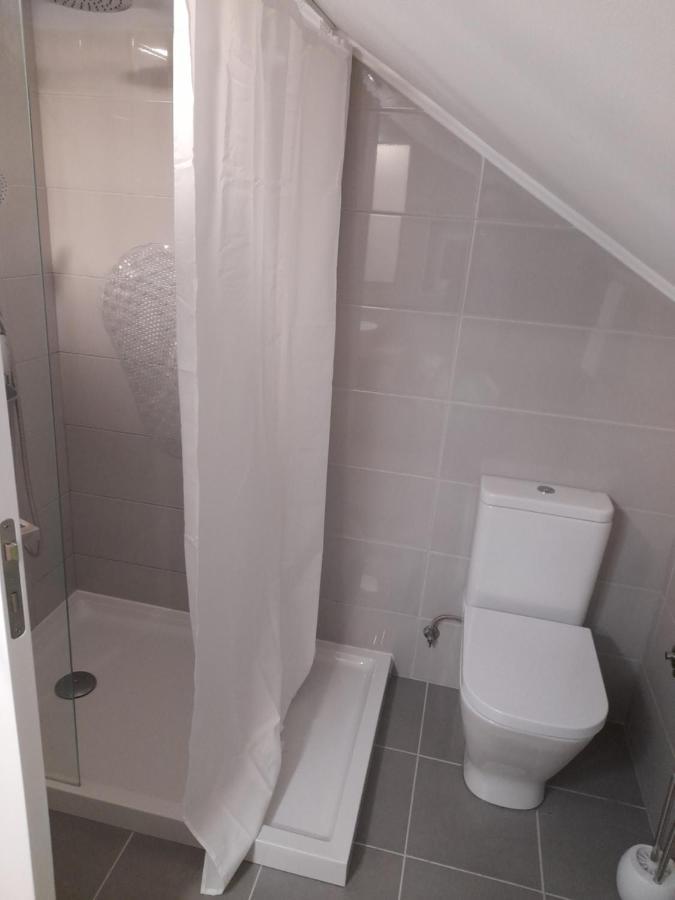 Hall 92 Quartos Com Wc Em Moradia Com Piscina A-Das-Lebres لوريس المظهر الخارجي الصورة