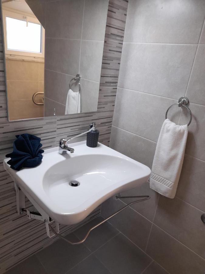 Hall 92 Quartos Com Wc Em Moradia Com Piscina A-Das-Lebres لوريس المظهر الخارجي الصورة