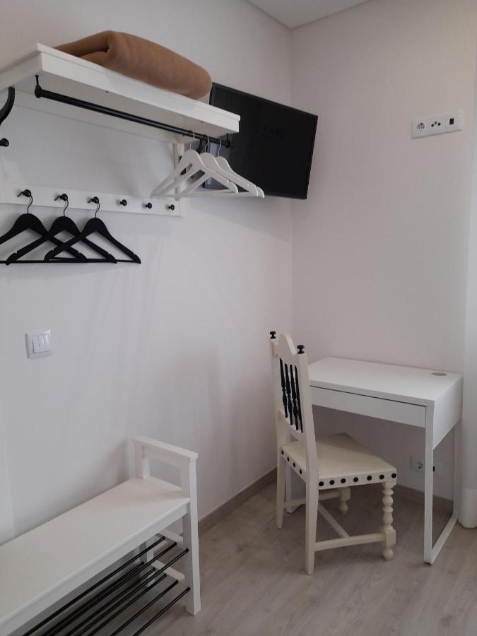 Hall 92 Quartos Com Wc Em Moradia Com Piscina A-Das-Lebres لوريس المظهر الخارجي الصورة