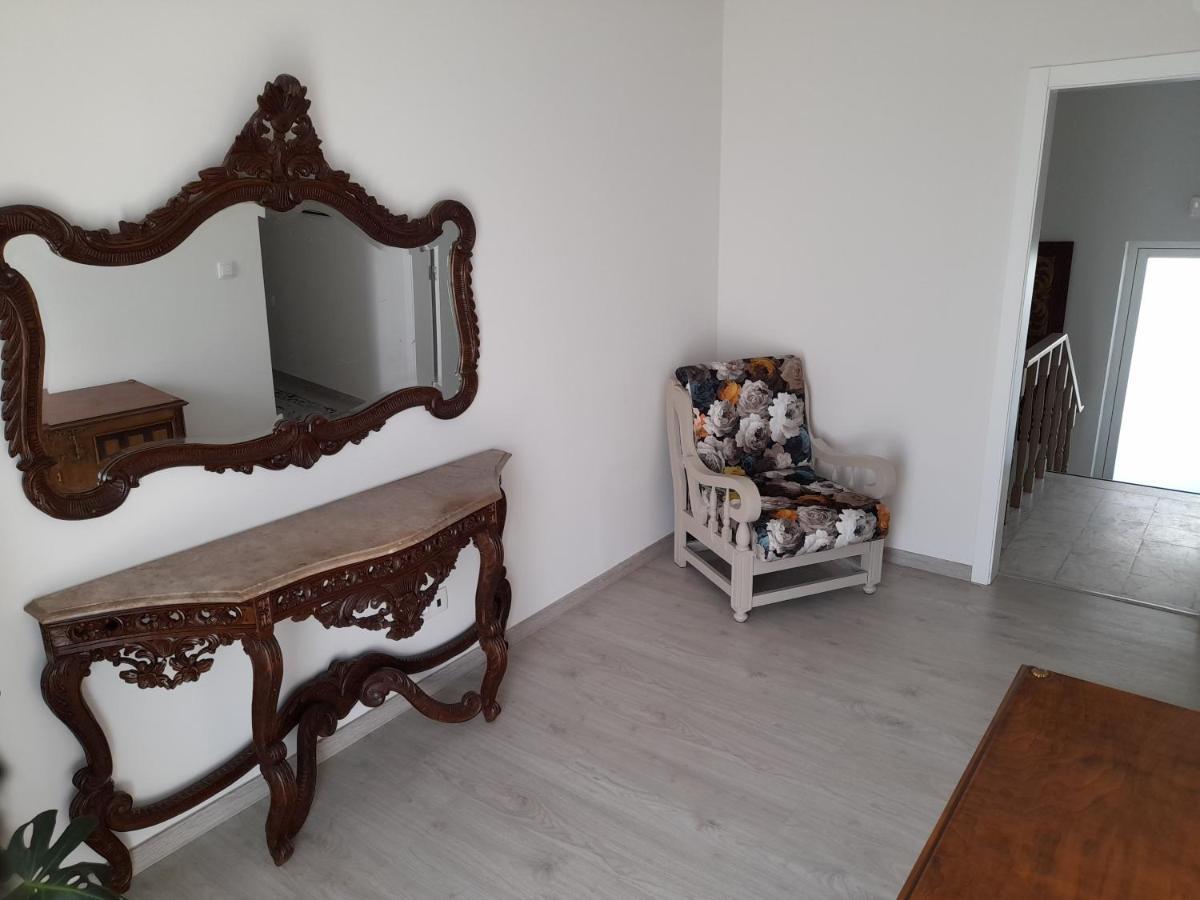 Hall 92 Quartos Com Wc Em Moradia Com Piscina A-Das-Lebres لوريس المظهر الخارجي الصورة