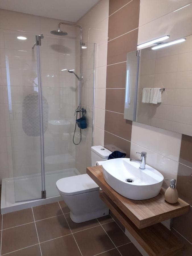 Hall 92 Quartos Com Wc Em Moradia Com Piscina A-Das-Lebres لوريس المظهر الخارجي الصورة