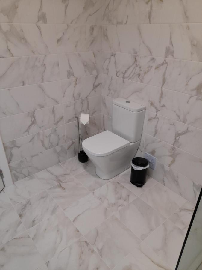 Hall 92 Quartos Com Wc Em Moradia Com Piscina A-Das-Lebres لوريس المظهر الخارجي الصورة